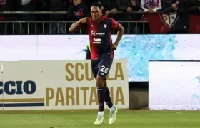 Yerry Mina tras marcar de pena máxima el 2-0 parcial para el Cagliari.