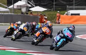 El colombiano David Alonso liderando la carrera.