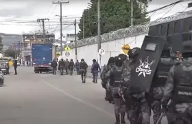 Uniformados del Inpec ingresaron a la Cárcel La Modelo de Bogotá. 