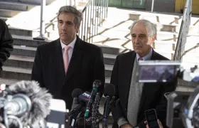 El exabogado y otrora mano derecha de Donald Trump, Michael Cohen (izquierda).