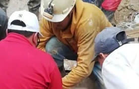 El lamentable hecho ocurrió cuando estas personas se encontraba dentro de un socavón. 