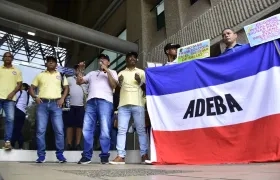 Plantón de los docentes del Distrito.