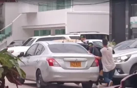 Uno de los vehículos en el que huyeron los sicarios.