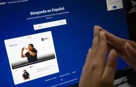 Diccionario traduce español en lengua de señas.