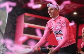 Tadej Pogacar se puso la camiseta rosa tras ganar la segunda etapa. 