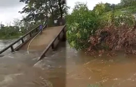 El puente de 'Los Negritos' en Ayapel colapsó.