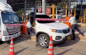 Los usuarios se niegan a pagar el peaje de Turbaco