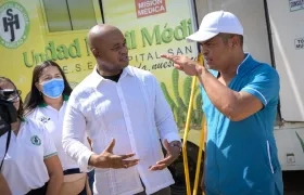 El canciller Luis Gilberto Murillo en el Centro de Recuperación Nutricional Comunitario de Maicao