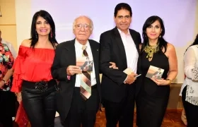 Rafael Campo Miranda junto a sus hijos.