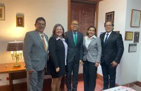 Gustavo Held Molina, presidente del Colegio de Jueces y Fiscales del Atlántico; Gerson Cheverra Castro, presidente de la Corte Suprema, y miembros de la Federación Nacional de Colegios de Jueces y Fiscales.