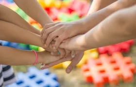 Los padres tienen la responsabilidad de la formación emocional y ética de sus hijos.