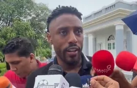 Omar Albornoz habló con los periodistas en las afueras de la sede administrativa del Junior.