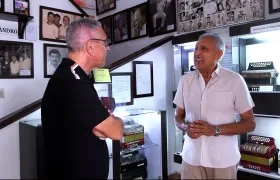 Jorge Cura en la entrevista con 'Beto' Murgas, fundador del Museo del Acordeón