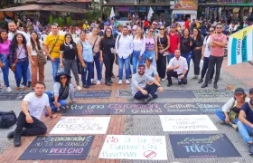 Plantón de directivos de Fecode en la Plaza Principal de Armenia