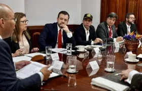 Alejandro Char y Carlos Fernando Galán con el presidente de la Corte Suprema, Gerson Chaverra, y la Fiscal General, Luz Adriana Camargo