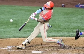 Jarren Durán conecta el jonrón de dos carreras que le dio la victoria a la Liga Americana sobre la Nacional.