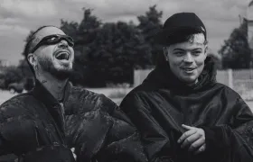 El artista hace mezclas de reggaetón  con pop electrónico. 