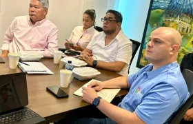 El alcalde de Puerto Colombia, Plinio Cedeño, y el director del AMB, Libardo García.