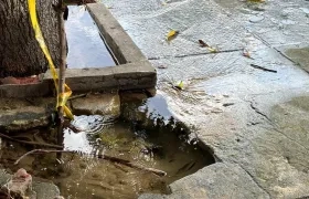 Fuga de agua en el barrio Los Andes. 