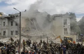 Equipos de rescate en el hospital.