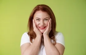 ¿Una persona se puede "poner" o "colocar" roja?