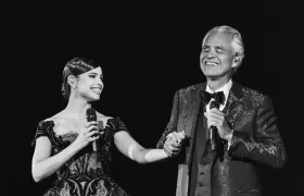 Sofia Carson y Andrea Bocelli.