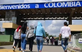 Venezolanos en la frontera con Colombia. 