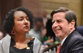 La senadora Isabel Zuleta y el Ministro del Interior, Juan Fernando Cristo.