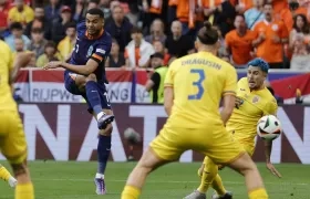 El remate de Cody Gakpo para el primer gol de Países Bajos ante Rumania.