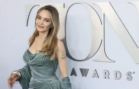 Angelina Jolie en la alfombra roja de los Premios Tony en el Teatro David H. Koch del Lincoln Center en Nueva York. 