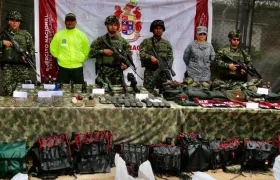 En el operativo contra la guerrilla el Ejército incautó material de guerra. 