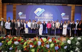 Firma del pacto entre el Gobierno y el sector privado del país. 