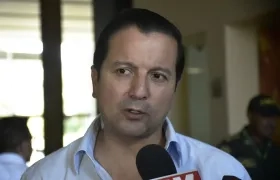 Senador David Luna.