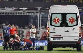 Momento en el que fue atendido el jugador Juan Izquierdo.