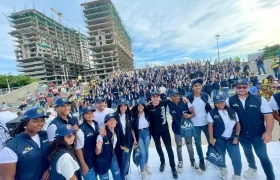 Alcalde Alejandro Char con los 'Guías Cívicos'.