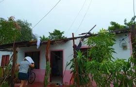 Casa destechada en el municipio de Suan.