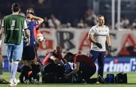 Juan Izquierdo cuando era atendido en la cancha de fútbol. 