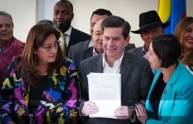 Juan Fernando Cristo, ministro del Interior, al radicar el proyecto de ley. 