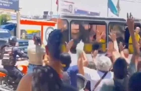 Momento en que capturados son supuestamente trasladados de cárcel.