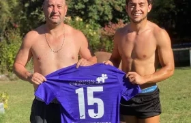 Cristian Montecinos junto su hijo Joaquín, que nació en Barranquilla.