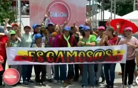 Residentes del barrio Ciudadela 20 de julio listos para ver la final de la novela. 