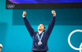 Mari Leivis Sánchez tras recibir la medalla de plata. 