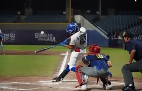 Berman Moreno, de Nicaragua, conectó un hit y anotó una carrera. 