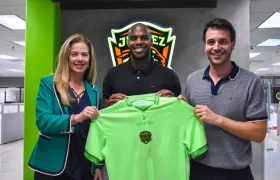 Óscar Estupiñán en su presentación oficial como nuevo jugador del Juárez FC.