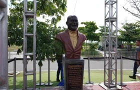 El busto de Édgar Perea develado en la Ventana de Campeones.