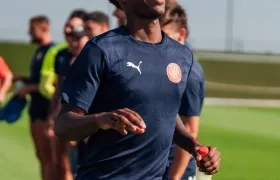 El colombiano Yáser Asprilla durante su primera práctica con el Girona.