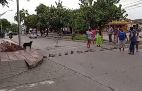 Bloqueo en la carrera 8 C con calle 41. 