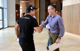 El Alcalde de Barranquilla, Alex Char y David Vélez, CEO de Nubank.