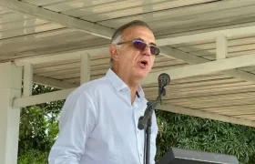 Ministro de Defensa, Iván Velázquez . 