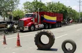 Vía bloqueada por el paro camionero.